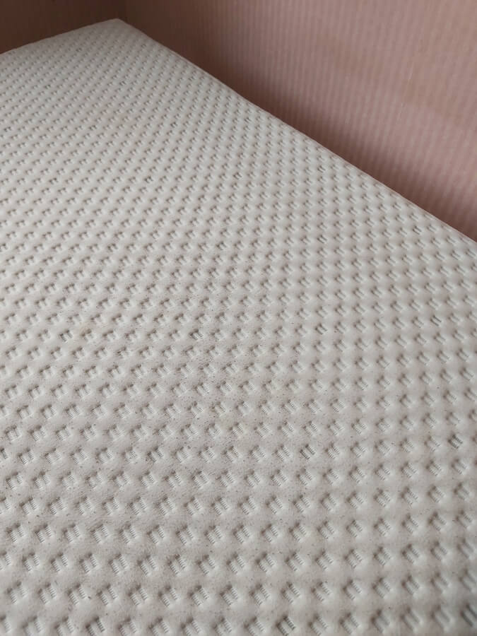 Removing stains from mattresses from Silent Mites