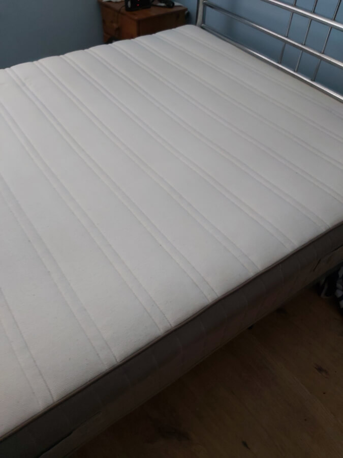 Removing urine stains from mattresses with Silent Mites